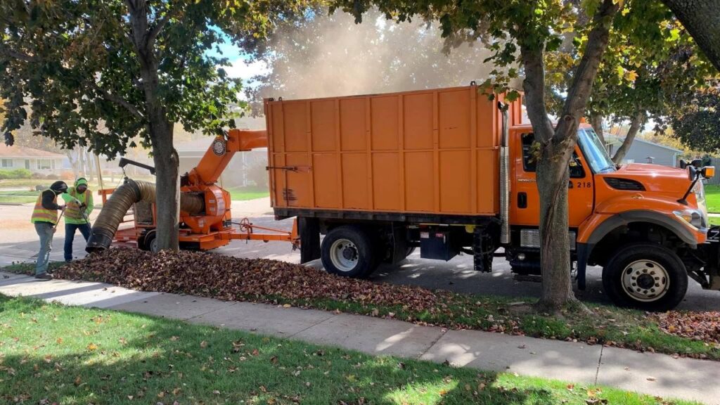 Kaukauna leaf pickup