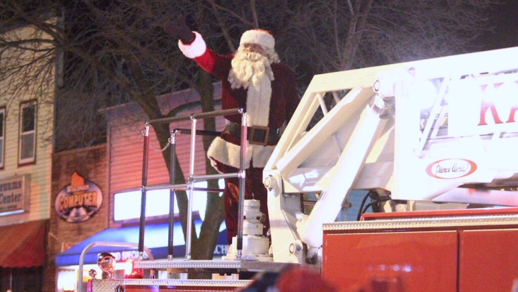 Kaukauna seeking submissions for 2024 Electric City Christmas Parade ...