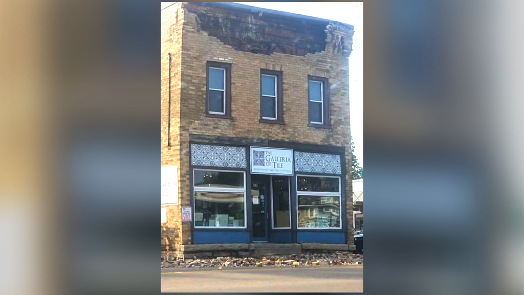 Facade collapses from front of building in Kaukauna Kaukauna Community News